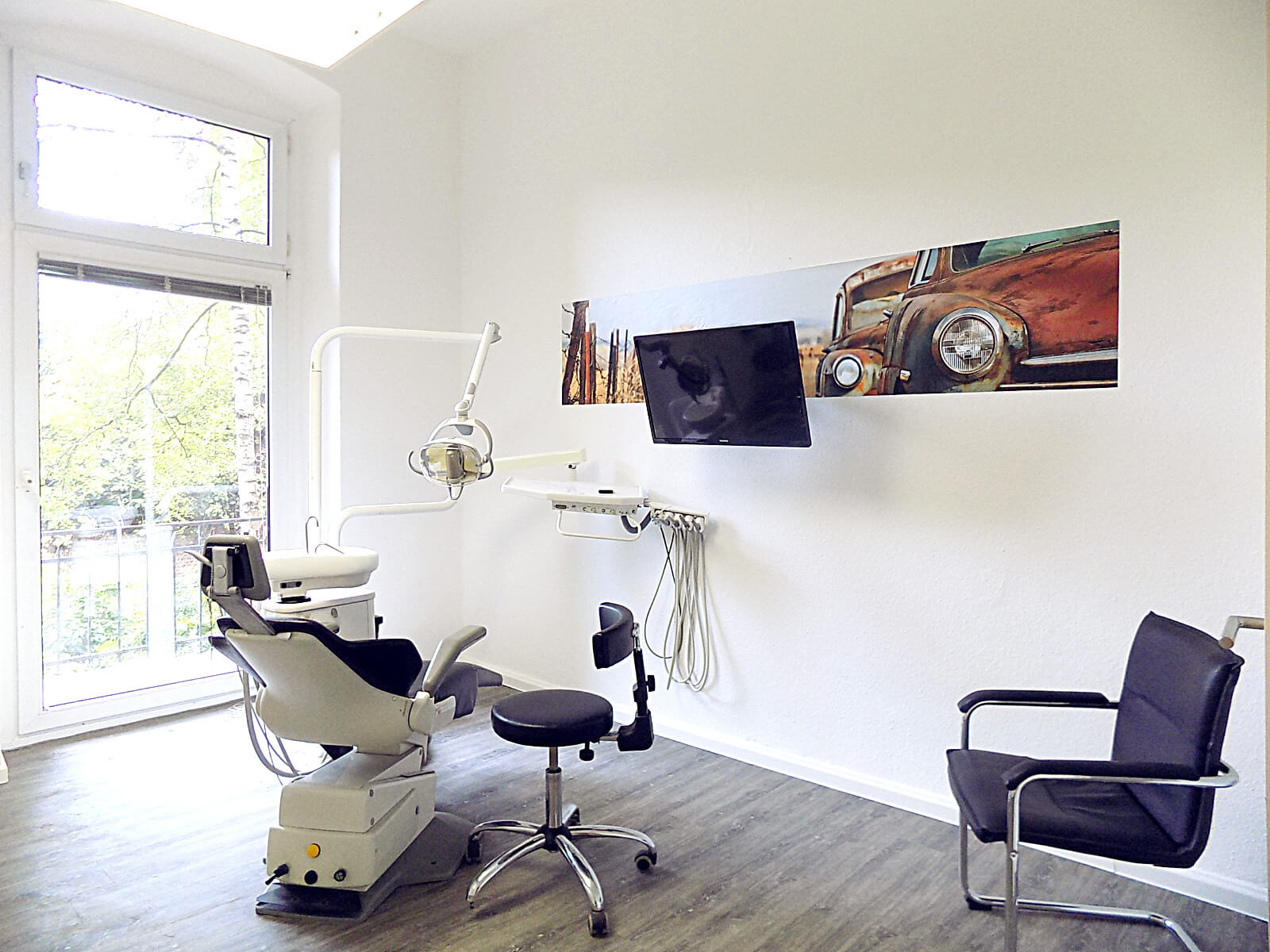 Behandlungsraum in der Zahnarztpraxis Dentistyle in Düsseldorf Oberkassel am Belsenplatz